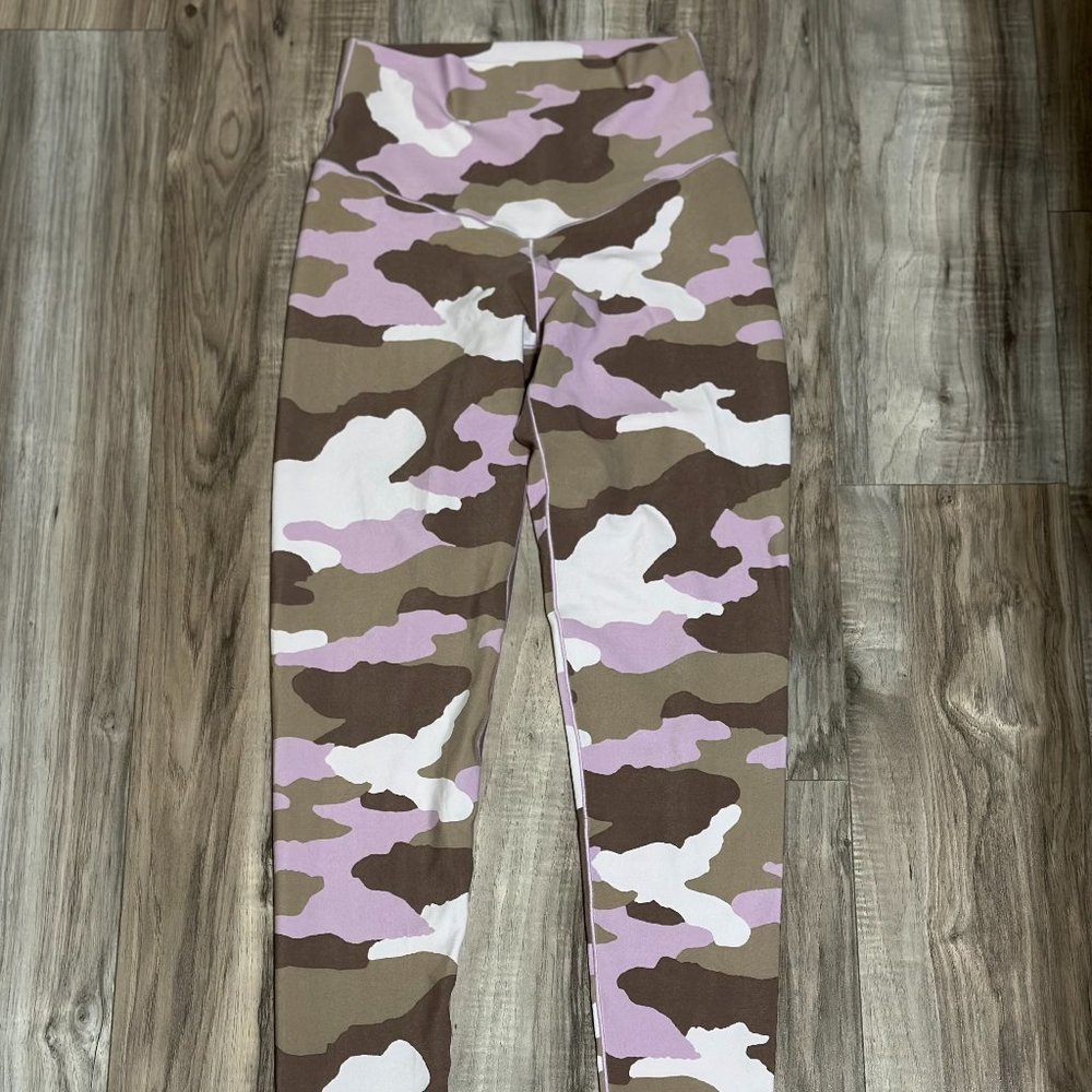 AE Womens OFFLINE Real Me High-Waisted Printed Legging 7/8 Purple Space Camo Med